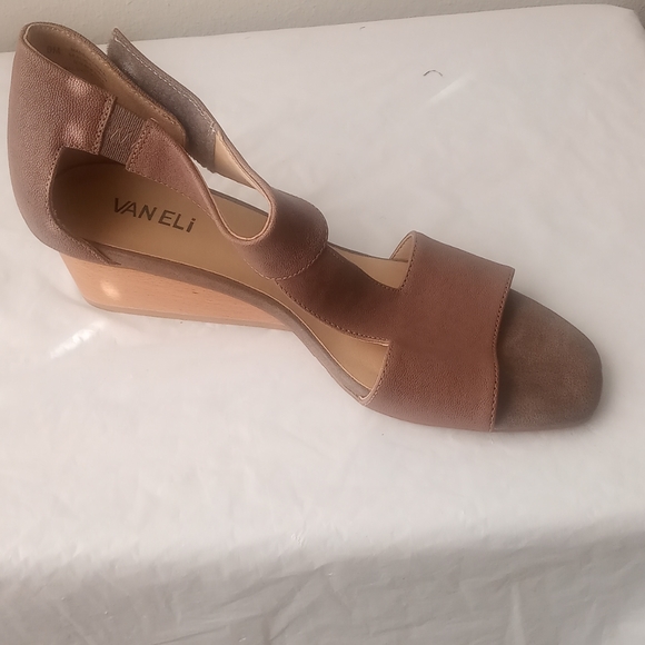 Vaneli Sandals - Picture 4 of 7